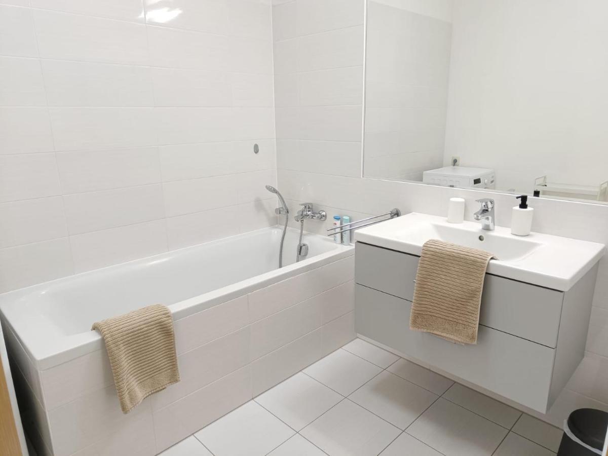 Sag Panorama Apartment 3 Rooms 19Th Floor Great View Free Parking Bratislava Exterior foto